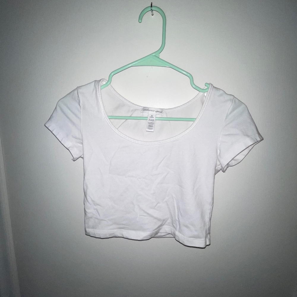 scoop neck baby tee crop top